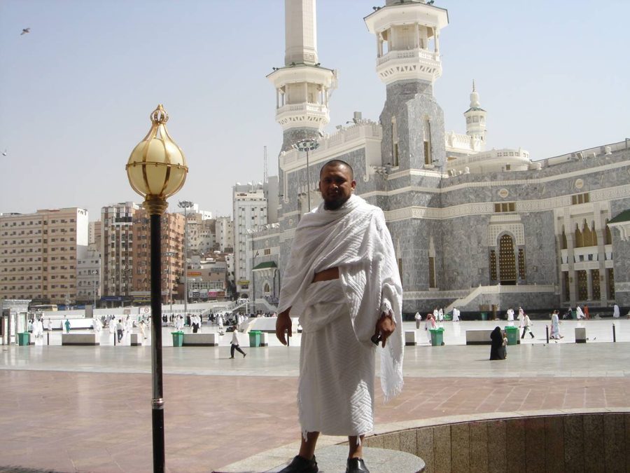 A pilgrim in ihram at the Grand Mosque performing Umrah